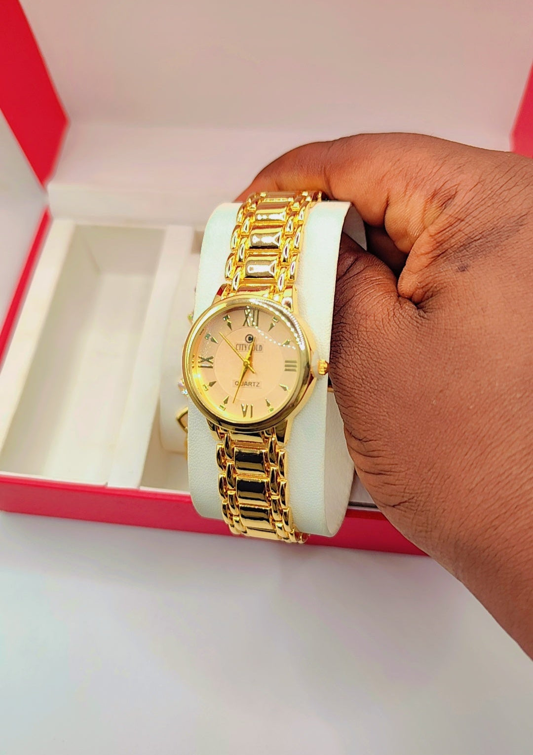 Luxury women's jewelry box with sunflowers motifs