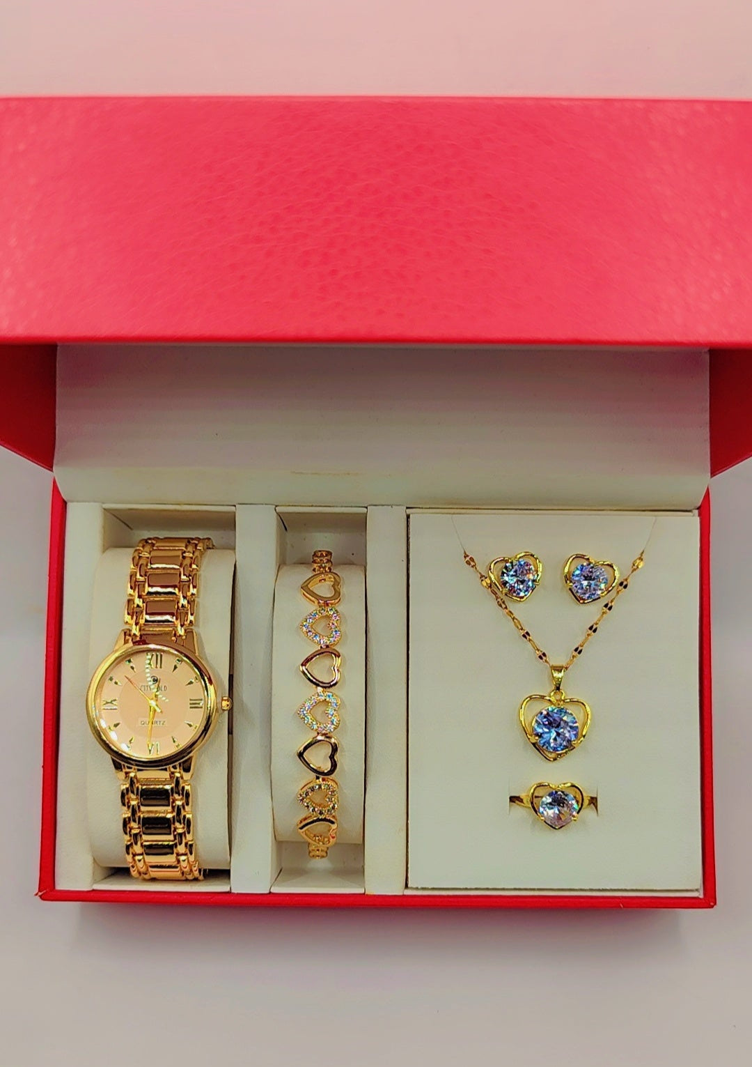 Luxury women's jewelry box with heart motifs