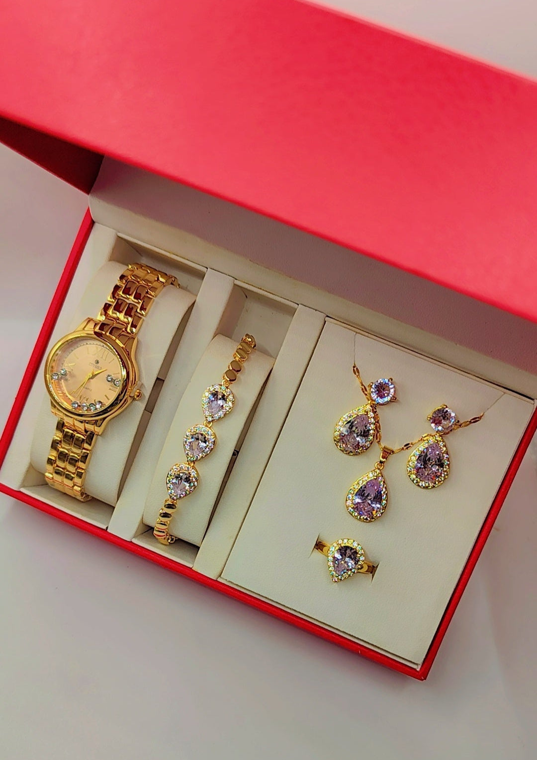 Luxury women's jewelry box with diamond style