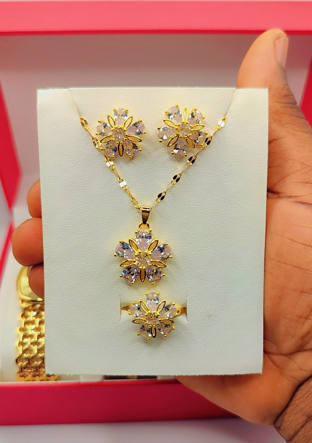 Luxury women's jewelry box with flower motifs