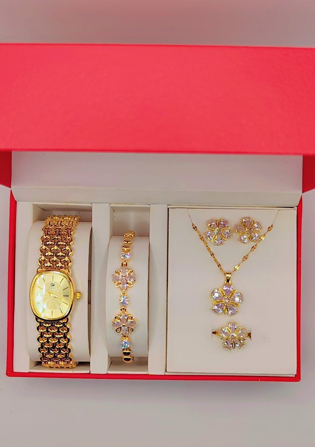 Luxury women's jewelry box with flower motifs