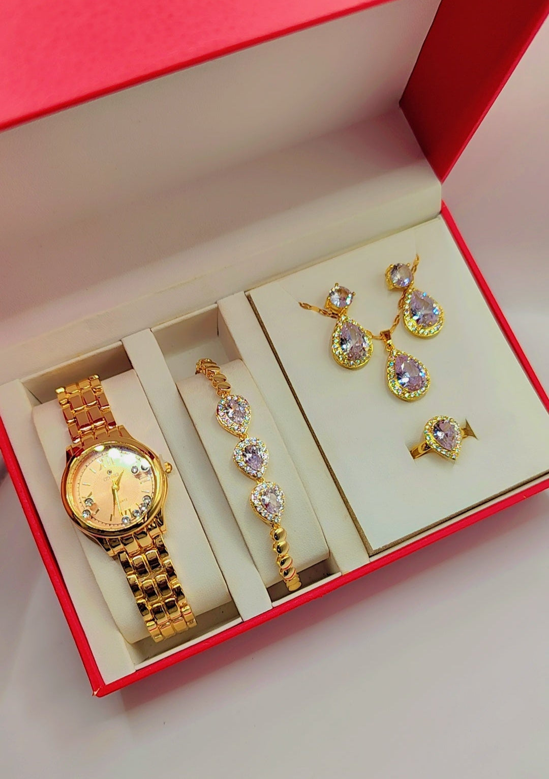 Luxury women's jewelry box with diamond style