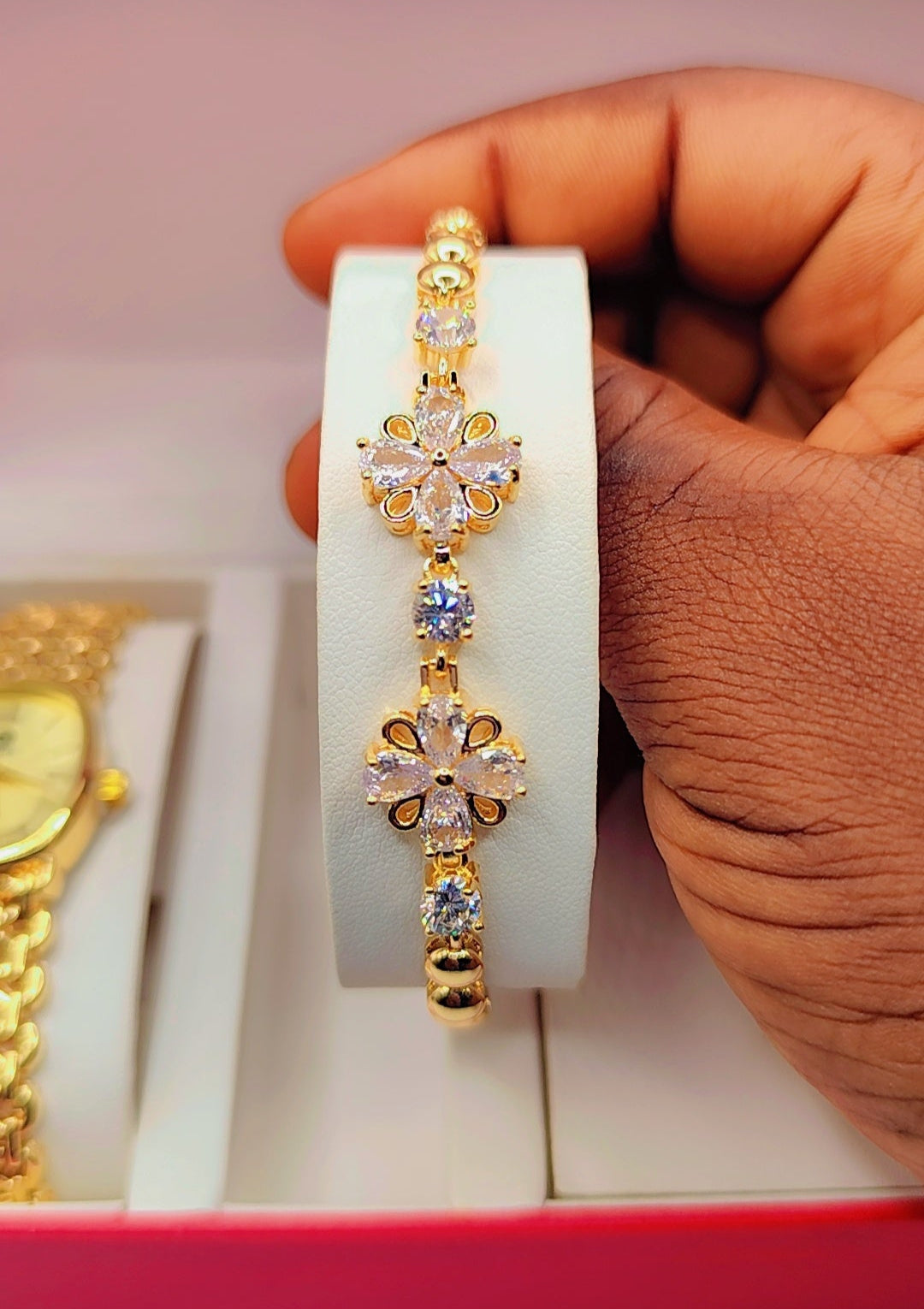 Luxury women's jewelry box with flower motifs