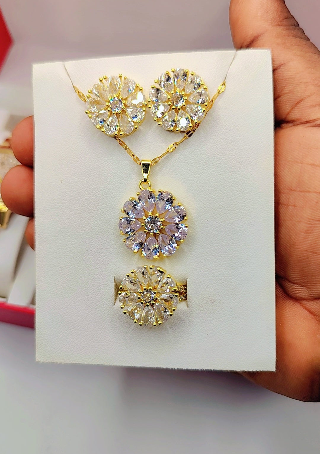Luxury women's jewelry box with rose flowers motifs