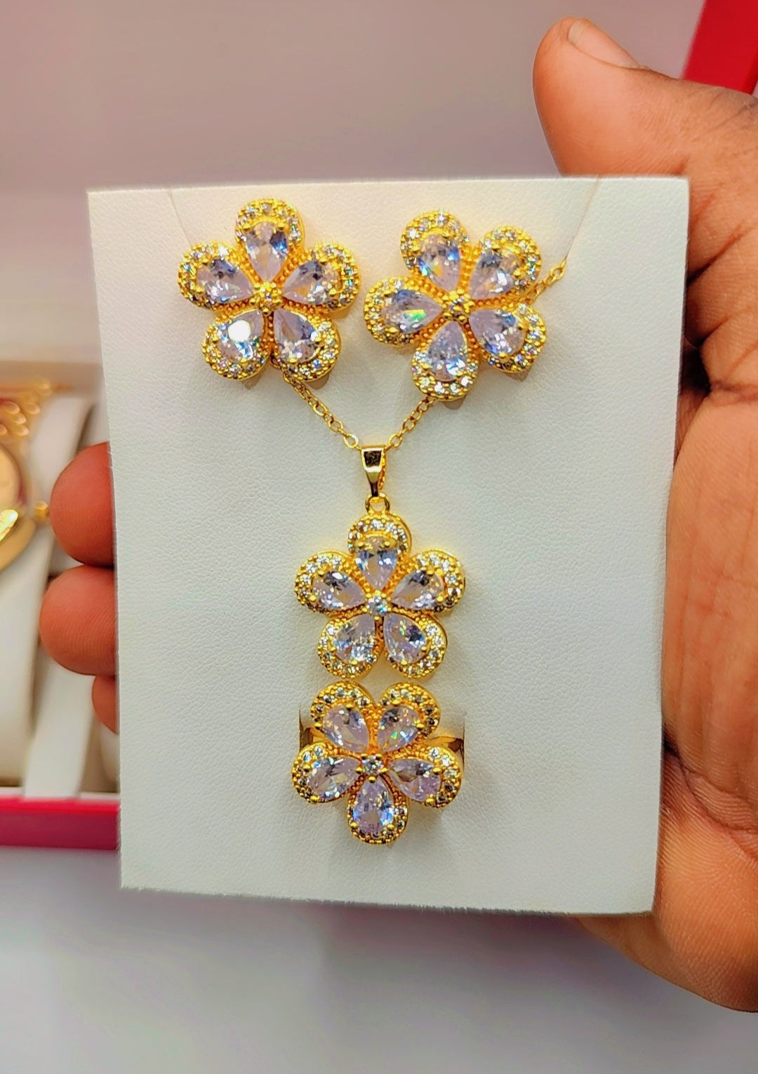 Luxury women's jewelry box with sunflowers motifs