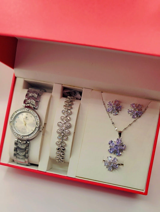 Luxury women's jewelry box silver model with flower motif