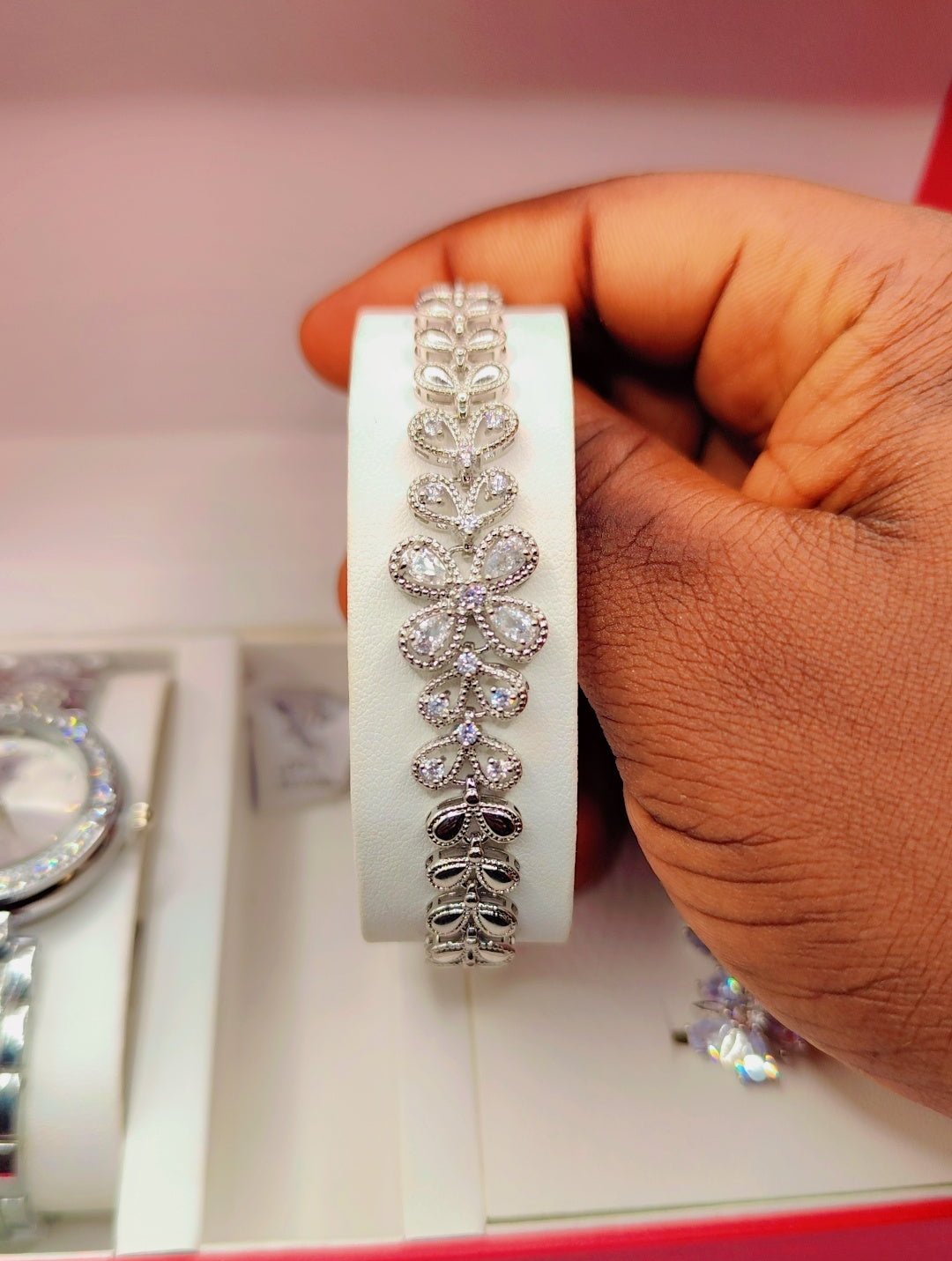 Luxury women's jewelry box silver model with flower motif